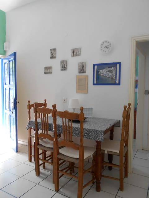 Apartment, 1 Bedroom, Balcony, Mountain View | Interior