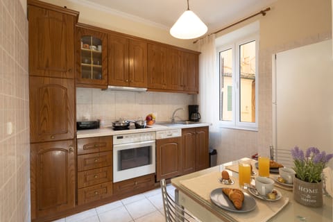 Apartment, 1 Bedroom | Private kitchen | Full-size fridge, oven, stovetop, coffee/tea maker