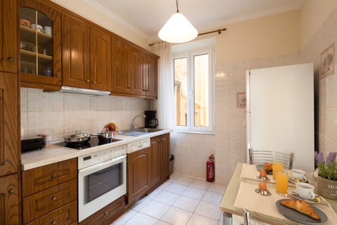 Apartment, 1 Bedroom | Private kitchen | Full-size fridge, oven, stovetop, coffee/tea maker