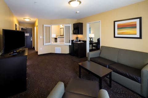 Suite, 1 Bedroom, Jetted Tub | In-room safe, desk, laptop workspace, iron/ironing board