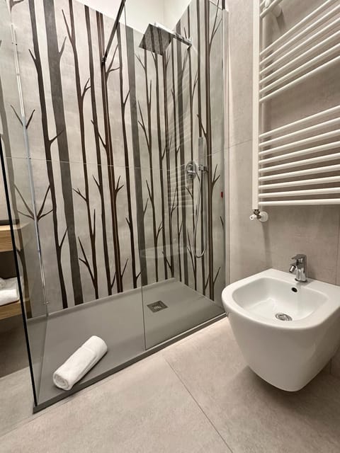 Superior Triple Room | Bathroom | Shower, hair dryer, bidet, towels