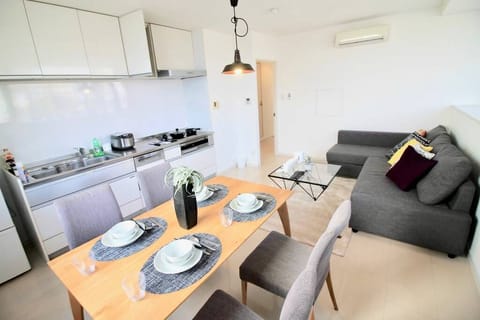 Condo, 2 Bedrooms (301) | In-room dining