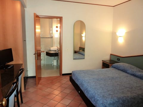 Down comforters, minibar, desk, laptop workspace