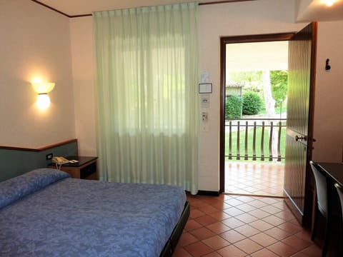 Down comforters, minibar, desk, laptop workspace