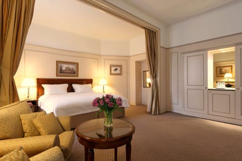 Junior Suite | Premium bedding, down comforters, minibar, in-room safe