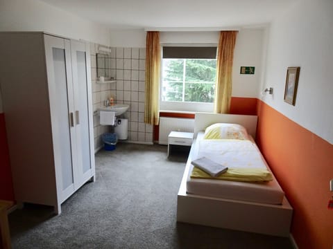 Single Room, Shared Bathroom | Desk, iron/ironing board, free WiFi, bed sheets