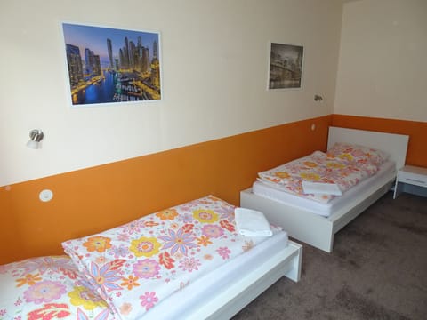 Twin Room, Shared Bathroom | Desk, iron/ironing board, free WiFi, bed sheets