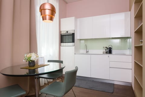 Classic Apartment, 1 Bedroom (incl. 29€ cleaning fee) | In-room dining