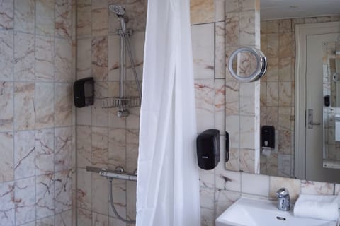 Superior Room, 1 King Bed | Bathroom shower