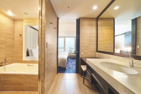 [2024 Renewal] Bay Side View Twin, Non-Smoking (For 1-2 Guests) | Bathroom | Separate tub and shower, deep soaking tub, designer toiletries