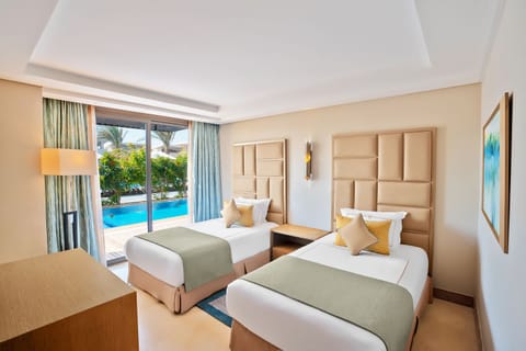 Executive Villa, Multiple Beds, Poolside | Free minibar, in-room safe, desk, blackout drapes