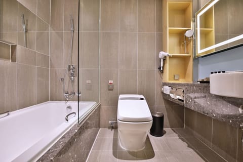 Triple Room | Bathroom | Hair dryer, slippers, bidet, towels