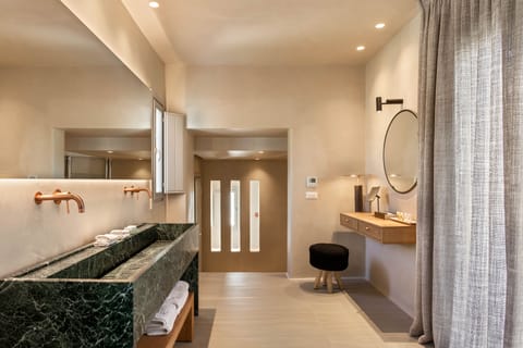 Deluxe Suite (Gialos) | Bathroom | Shower, free toiletries, hair dryer, bathrobes