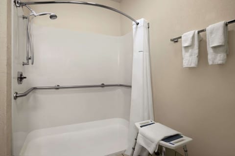 Bathtub, free toiletries, hair dryer, towels