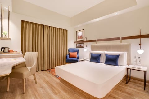 Deluxe King Room | Premium bedding, memory foam beds, minibar, in-room safe