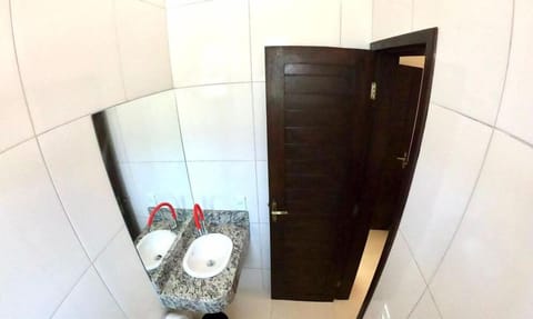 Comfort House | Bathroom | Shower, towels