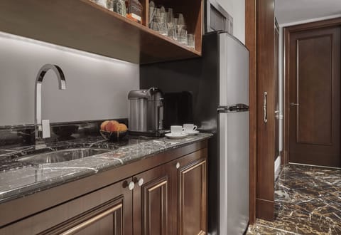 Presidential Suite | Private kitchen | Espresso maker, electric kettle