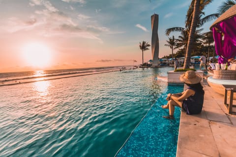 Poolside bar