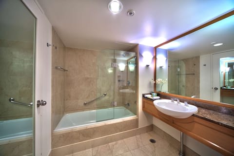 Combined shower/tub, deep soaking tub, designer toiletries, hair dryer