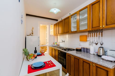 Apartment (Apartment Boca - One Bedroom Apartmen) | Private kitchen | Fridge, stovetop, electric kettle, cookware/dishes/utensils