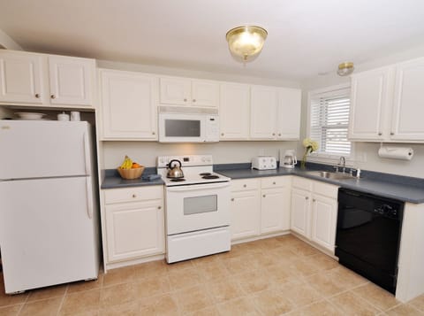 Family Condo, 2 Bedrooms | Private kitchen | Fridge, microwave, stovetop, dishwasher