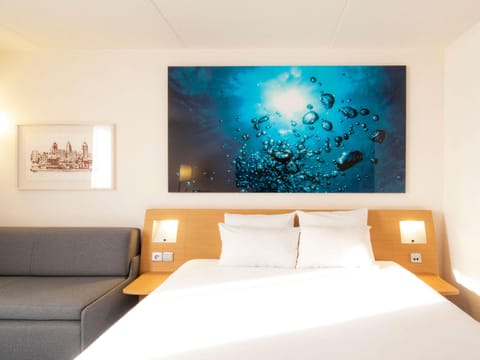 Classic Room, 1 Double Bed with Sofa bed | In-room safe, individually furnished, desk, laptop workspace