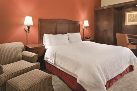 Premium bedding, pillowtop beds, in-room safe, desk