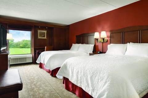 Premium bedding, pillowtop beds, in-room safe, desk