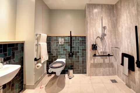 Standard Plus Family Room | Bathroom | Shower, towels