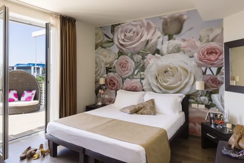 Superior Room with terrace and lake view | Minibar, in-room safe, individually decorated, desk