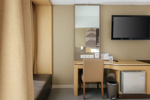 Deluxe Room Pool View with Free Balinese Culture Experience | Premium bedding, minibar, in-room safe, desk