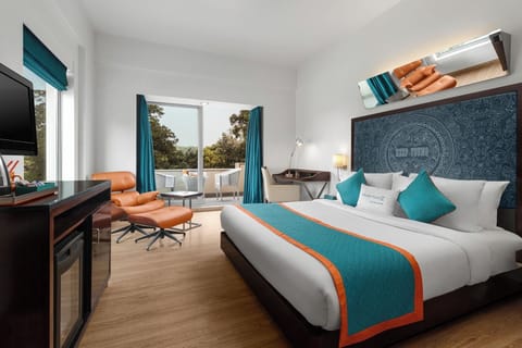 Premier Room, 1 King Bed, Balcony | Premium bedding, minibar, in-room safe, individually decorated