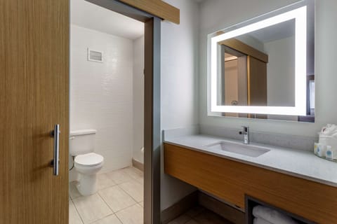 Standard Room, 2 Queen Beds, Non Smoking, City View | Bathroom | Combined shower/tub, free toiletries, hair dryer, towels