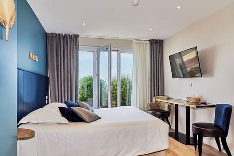Superior Double Room, Sea View | Soundproofing, free WiFi, bed sheets