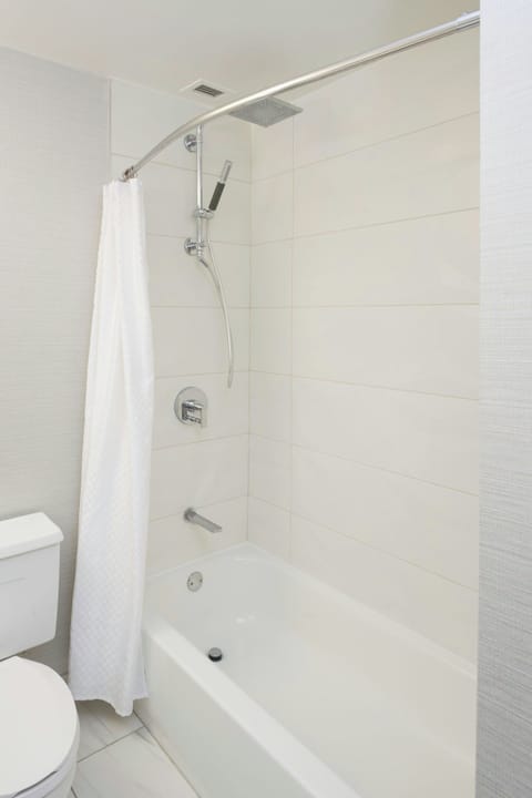 Combined shower/tub, deep soaking tub, rainfall showerhead