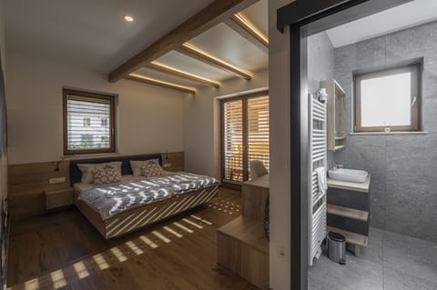 Comfort Double Room, 1 King Bed, Ensuite, Ground Floor | Premium bedding, minibar, desk, laptop workspace