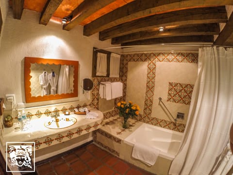 Standard Double Room | Bathroom | Combined shower/tub, hair dryer, bathrobes, slippers