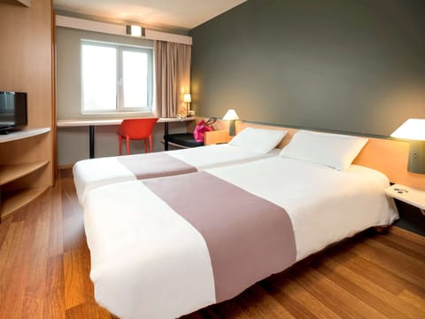 Twin Room, 2 Twin Beds | In-room safe, desk, free WiFi, bed sheets