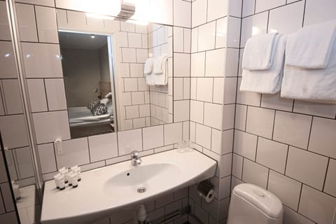 Superior Room | Bathroom | Towels