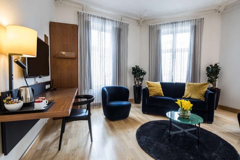 Junior Suite | In-room safe, desk, iron/ironing board, free WiFi