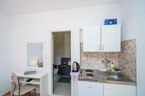 Twin Room (Twin room with Kitchen and Terrace-4) | Private kitchenette | Fridge, electric kettle