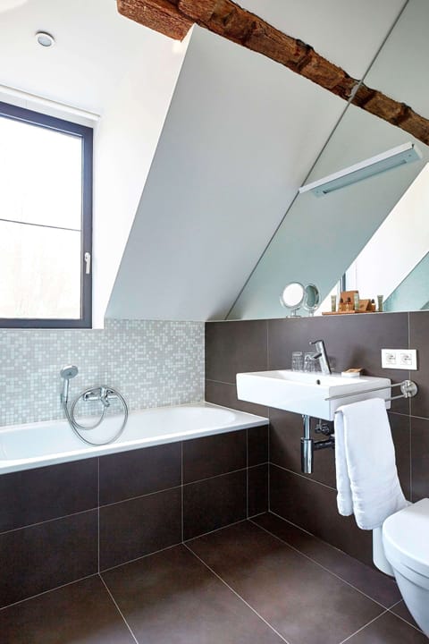 Luxury Double Room, 1 Bedroom, Kitchenette, River View | Hypo-allergenic bedding, pillowtop beds, in-room safe, desk