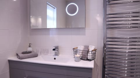 Apartment, Private Bathroom (Rivers Mist ) | Bathroom