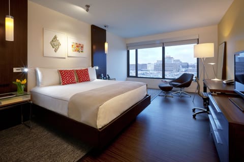 Deluxe Room, 1 King Bed, City View | In-room safe, desk, iron/ironing board, free rollaway beds