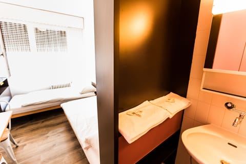 Standard Twin Room | Free WiFi, bed sheets