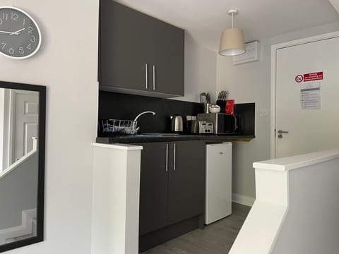 Studio Apartment 6 | Private kitchenette | Fridge, microwave, electric kettle, toaster