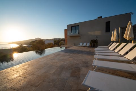 Outdoor pool, pool umbrellas, sun loungers