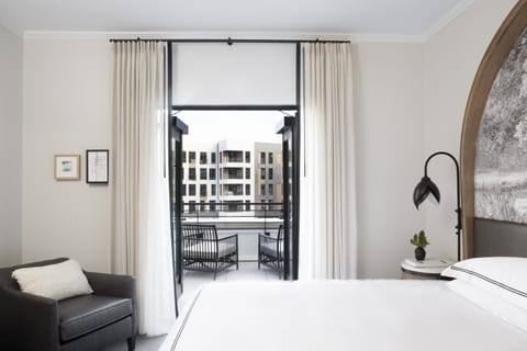 Premium Room, 1 King Bed, Balcony (Neighborhood View) | Room amenity