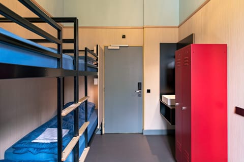 Standard Quadruple Room, Private Bathroom (Bunk beds) | Bed sheets