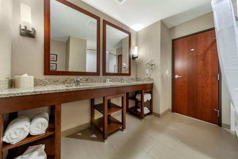 Standard Double Room, Multiple Beds, Accessible, Non Smoking | Bathroom | Combined shower/tub, hair dryer, towels